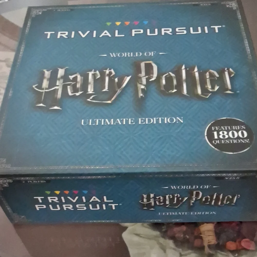 Trivial Pursuit World of Harry Potter Ultimate Edition - Blue - Picture 1 of 3